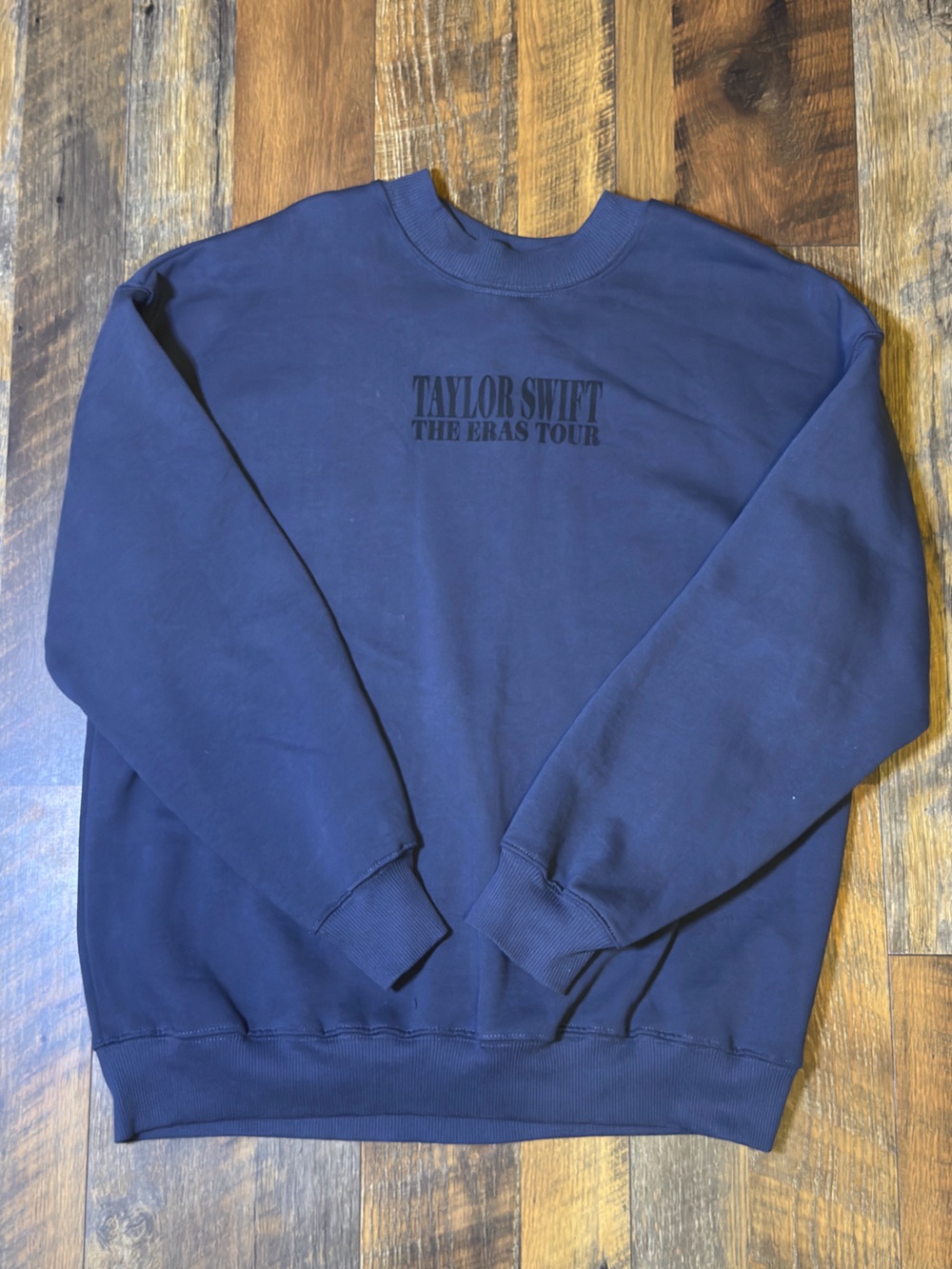 Taylor Swift Eras Tour 2024 Official Merch Crew Neck Blue Sweatshirt sz medium M